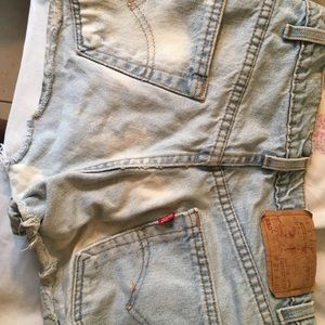 Light Wash Levi Shorts